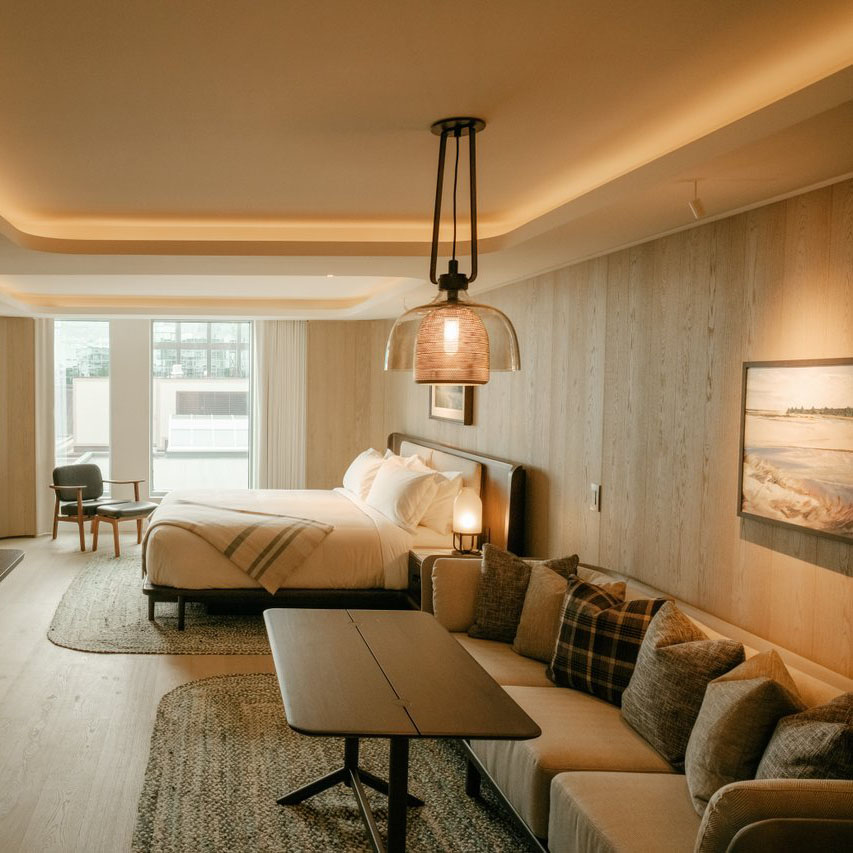 Cozy but refined hotel room featuring a seating area and large beg.